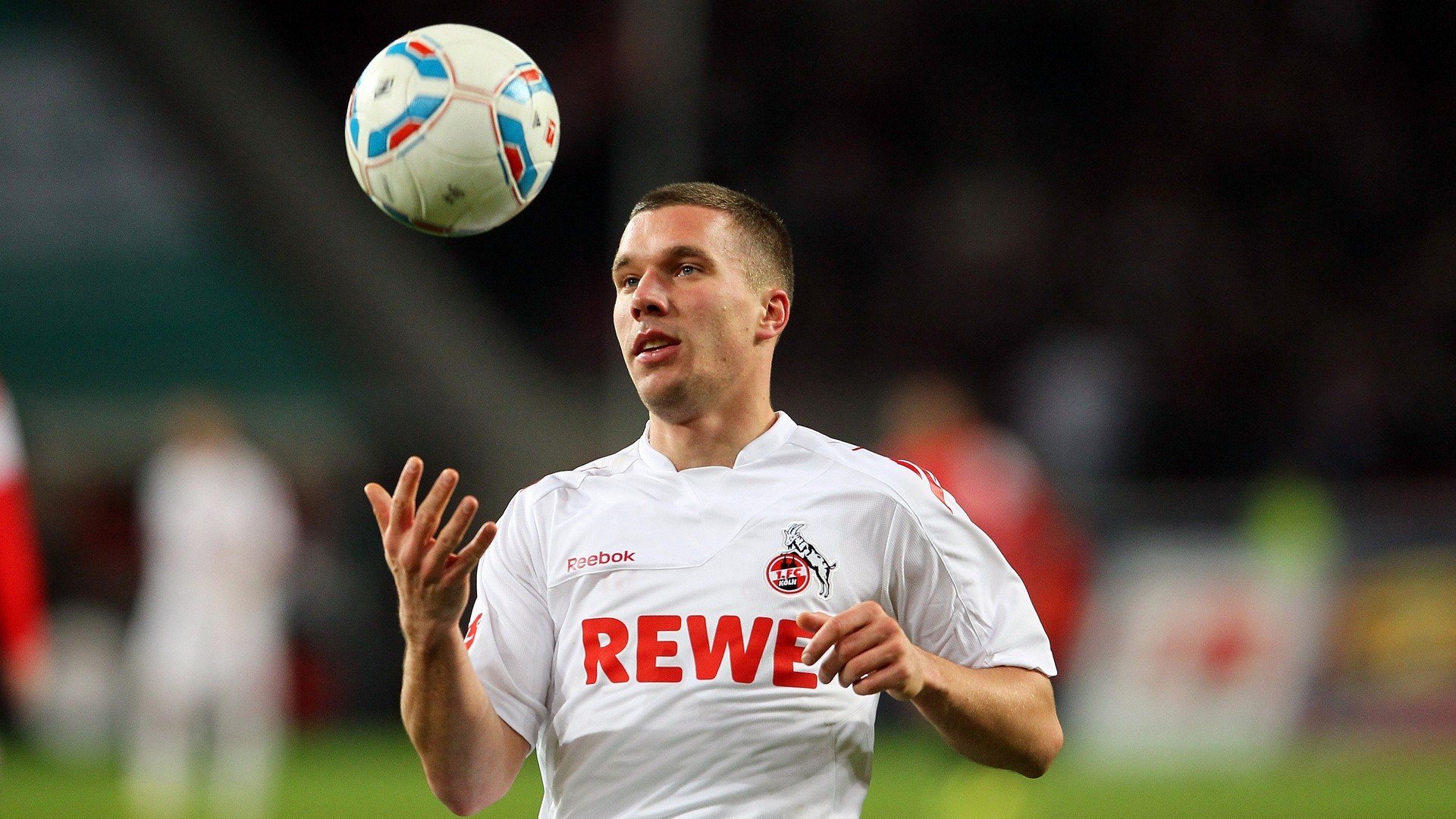 开云体育下载APP-年轻球员崭露头角，展现出色表现获称赞，年轻球队